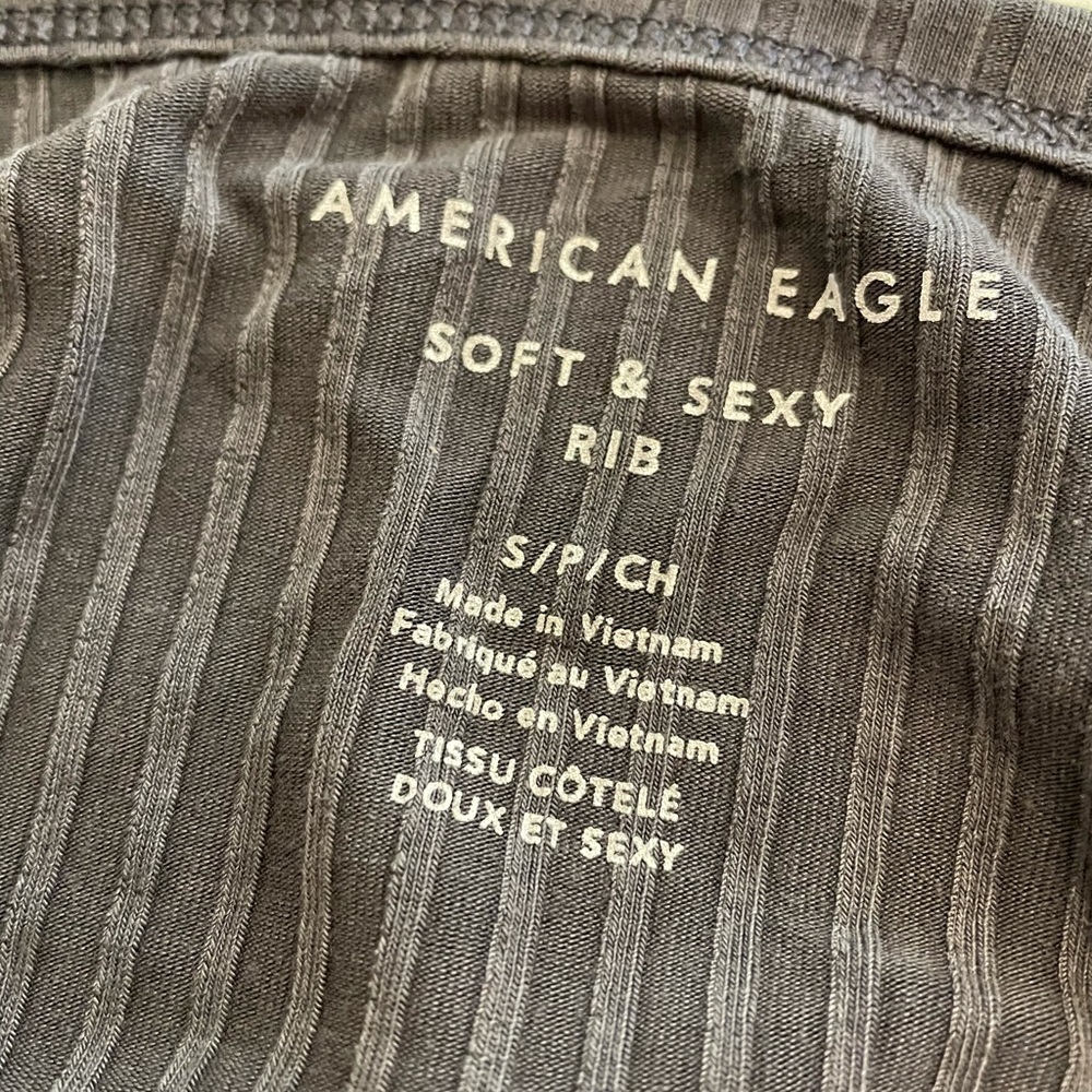 🌸🌸 SALE! 4 for$20! AMERICAN EAGLE Soft Gray Ribbed Crop Top Sz Small - Picture 4 of 4